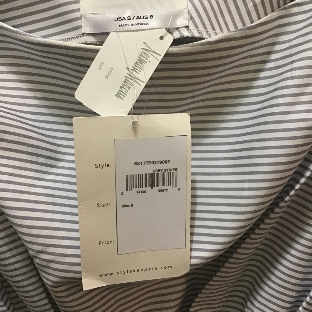 Beautiful pinstripe top - Picture 5 of 6